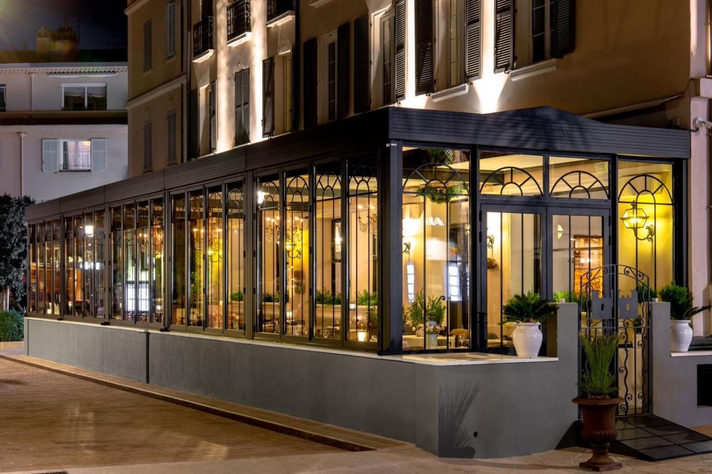 Hotel Restaurant De La Tour Санари-сюр-Мер Экстерьер фото