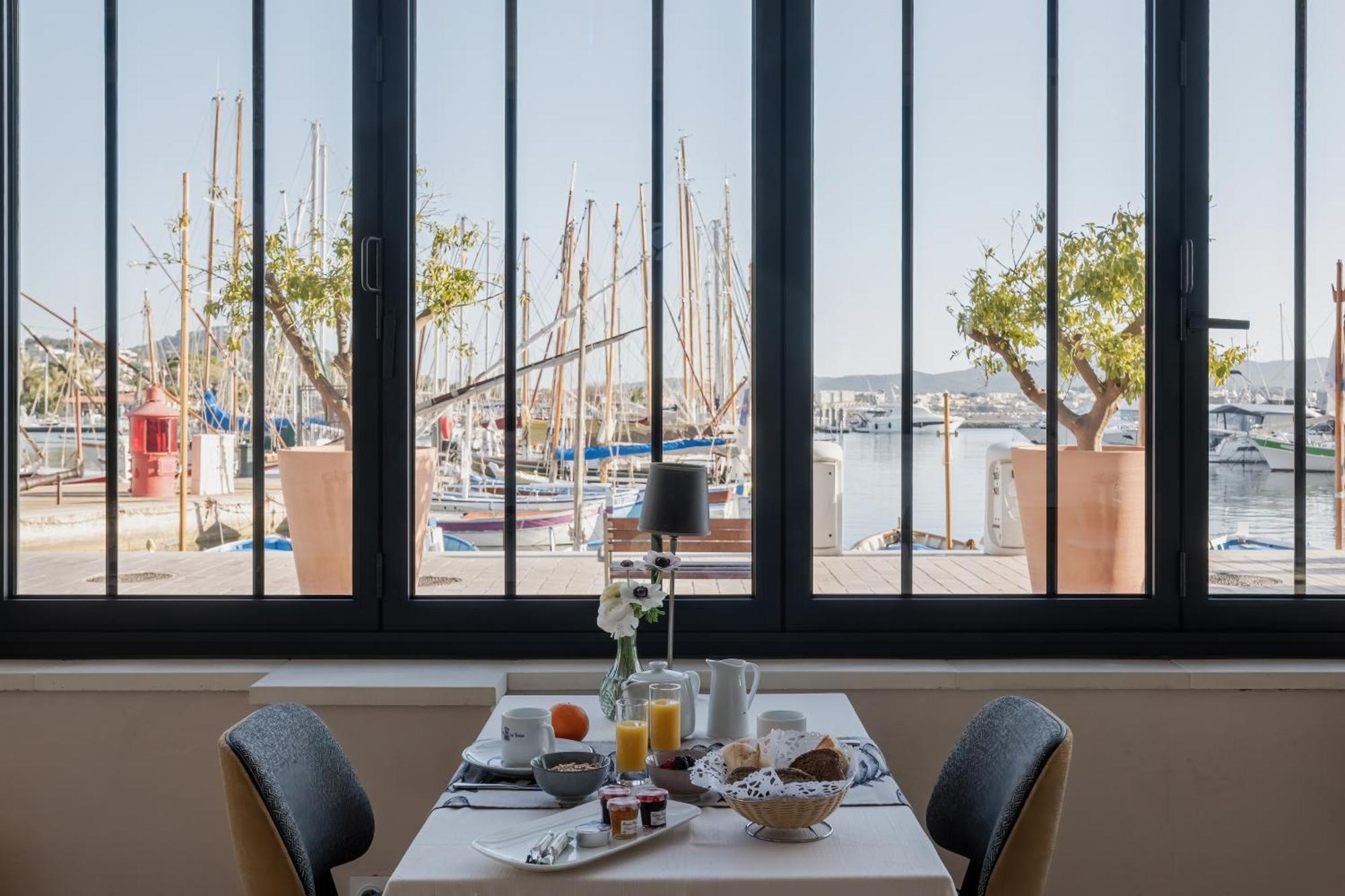 Hotel Restaurant De La Tour Санари-сюр-Мер Экстерьер фото