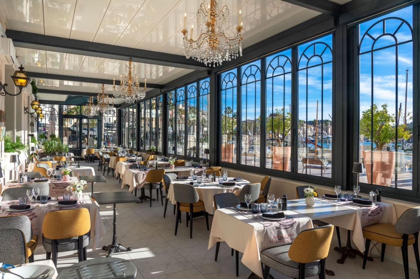 Hotel Restaurant De La Tour Санари-сюр-Мер Экстерьер фото